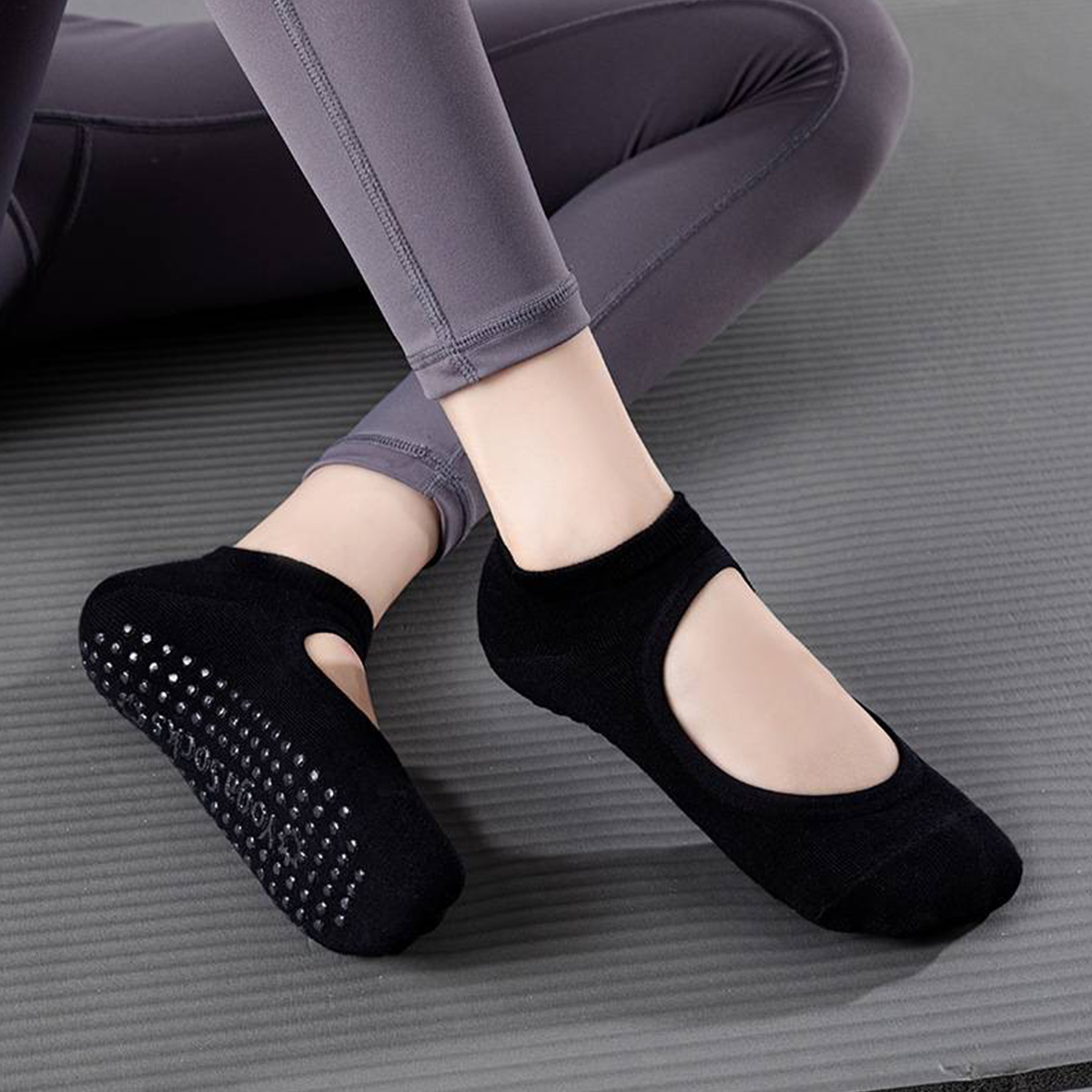 Non-Slip Yoga Socks for Women  - Pilates & Yoga Knokke review and price