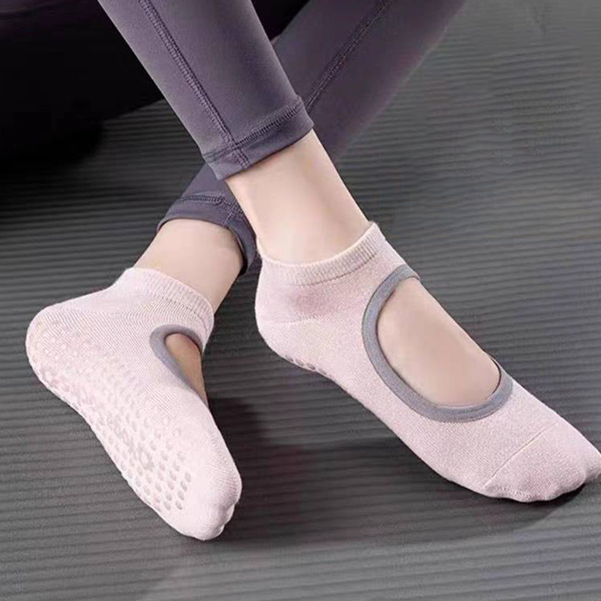 Non-Slip Yoga Socks for Women  - Pilates & Yoga Knokke review and price